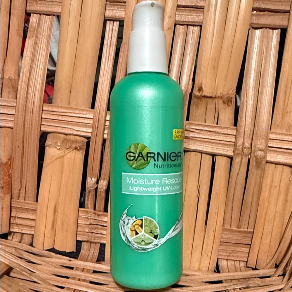 *TODAY ONLY $10* Garnier Nutritioniste Moisture Rescue Lightweight UV SPF 15 4.5